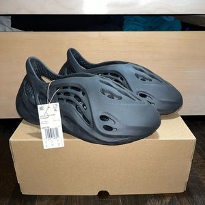YEEZY FOAM RUNNER ONYX SIZE 12